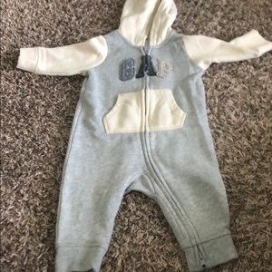 Baby gap onesie